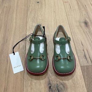 NWT: Gucci green leather loafers, girls size US 6/EU 22
